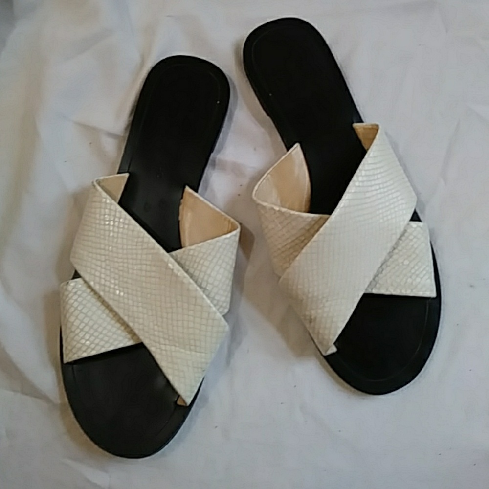 Banana Republic wh leather cross over sandals-sz 7